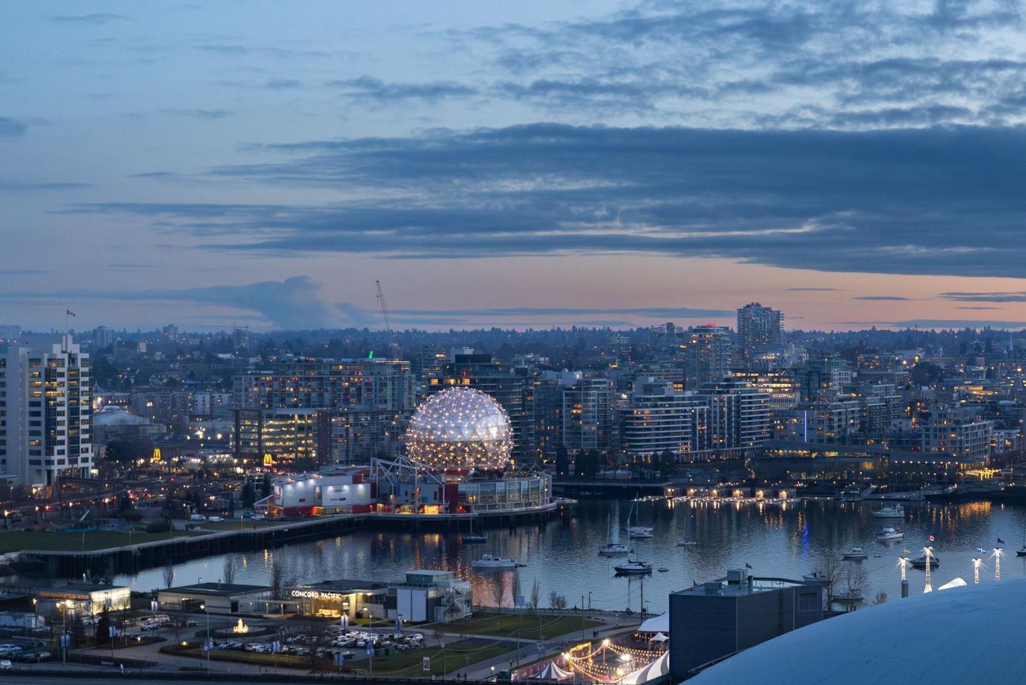 Beautiful Bright Modern Condo With Water View And Ac In Dt Vancouver 2Br,3Bd,2Bt Sleeps 6 Guests Free Parking Netflix Included 外观 照片
