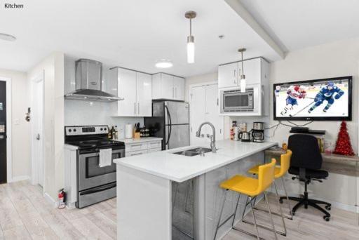 Beautiful Bright Modern Condo With Water View And Ac In Dt Vancouver 2Br,3Bd,2Bt Sleeps 6 Guests Free Parking Netflix Included 外观 照片