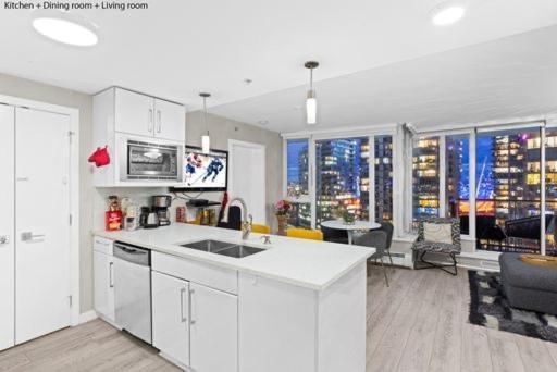 Beautiful Bright Modern Condo With Water View And Ac In Dt Vancouver 2Br,3Bd,2Bt Sleeps 6 Guests Free Parking Netflix Included 外观 照片