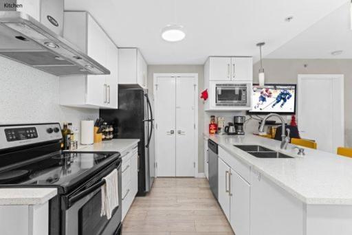 Beautiful Bright Modern Condo With Water View And Ac In Dt Vancouver 2Br,3Bd,2Bt Sleeps 6 Guests Free Parking Netflix Included 外观 照片