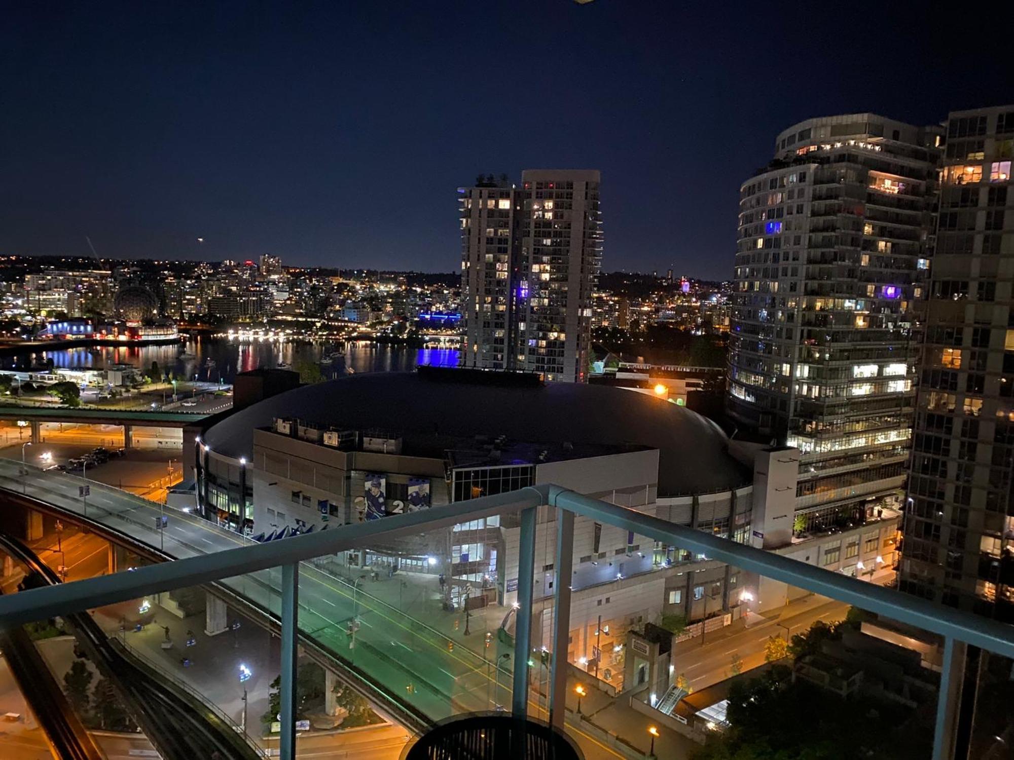 Beautiful Bright Modern Condo With Water View And Ac In Dt Vancouver 2Br,3Bd,2Bt Sleeps 6 Guests Free Parking Netflix Included 外观 照片